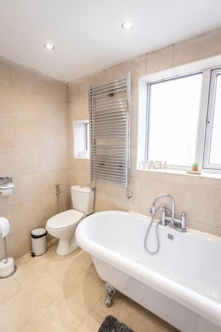 Windsor House 3 Bedrooms Sleeps 8 Manchester Exterior photo
