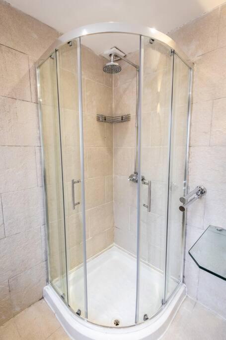 Windsor House 3 Bedrooms Sleeps 8 Manchester Exterior photo